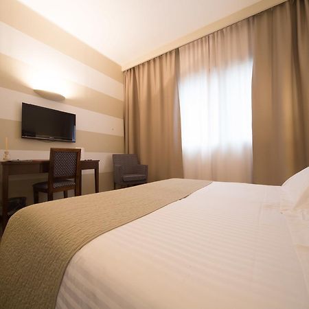 Hotel Motel Ascot ลิสโซเน ภายนอก รูปภาพ