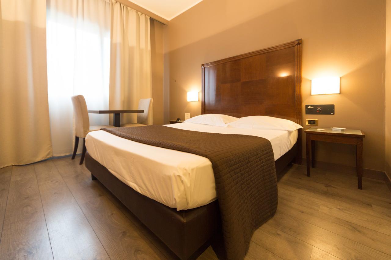 Hotel Motel Ascot ลิสโซเน ภายนอก รูปภาพ