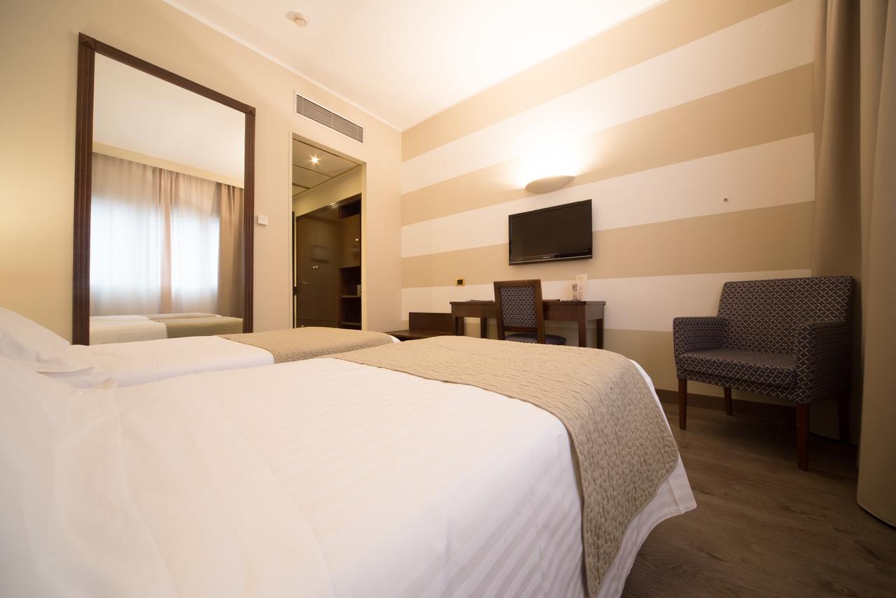 Hotel Motel Ascot ลิสโซเน ภายนอก รูปภาพ