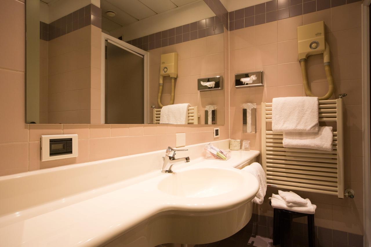 Hotel Motel Ascot ลิสโซเน ภายนอก รูปภาพ